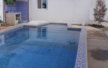 CHAMBRE DANS STUDIO /PISCINE